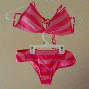 Pink stripped bikini 🌺