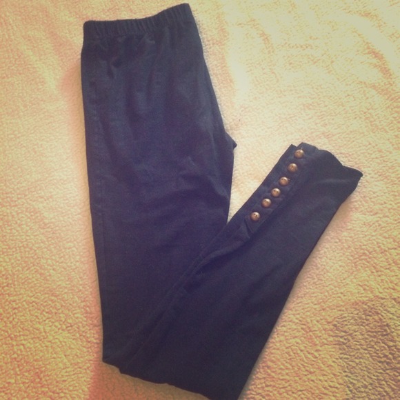 🎉sold🎉Black Studded Leggings