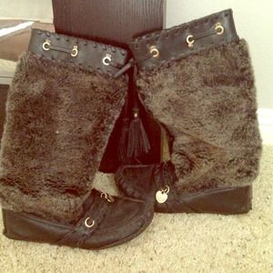 Juicy Couture boots with faux fur