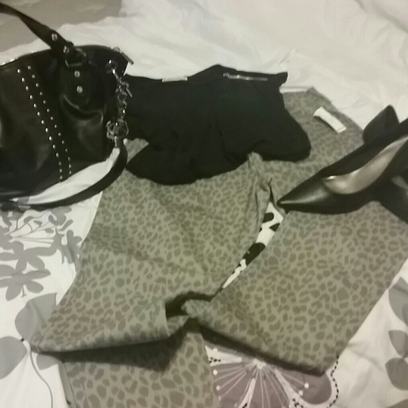 NWT. ...Grey jeans old navy Lovely design - Picture 1 of 4