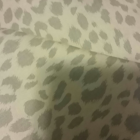 NWT. ...Grey jeans old navy Lovely design - Picture 2 of 4