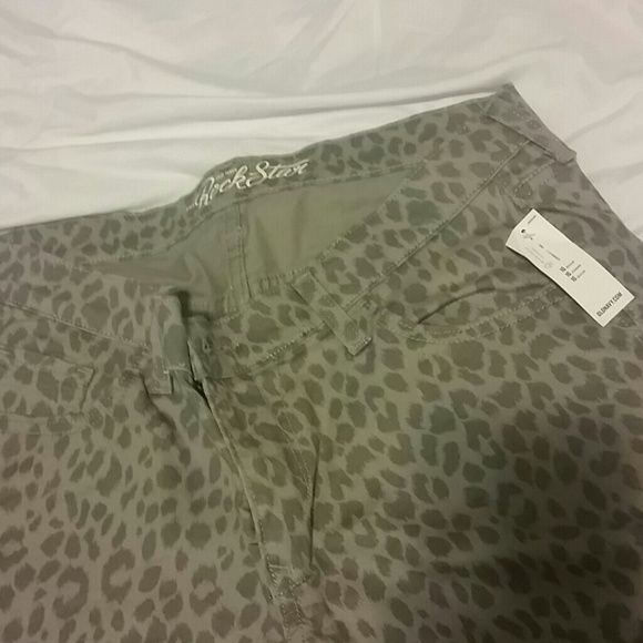 NWT. ...Grey jeans old navy Lovely design - Picture 3 of 4