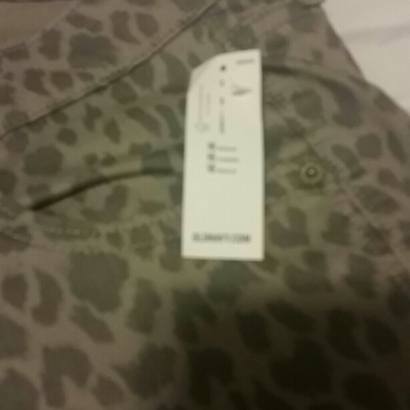 NWT. ...Grey jeans old navy Lovely design - Picture 4 of 4