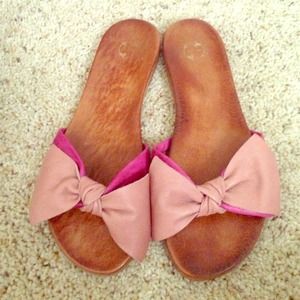 Adorable leather bow pink and magenta sandals