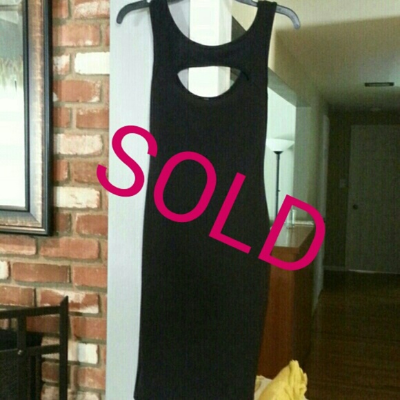 LBD ...SML BLACK BODYCON W KEYHOLE TOP