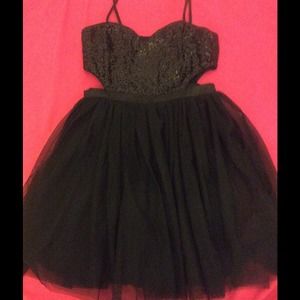 Cute flirty black little dress!