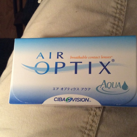 Air Optix Aqua Contacts. 👀