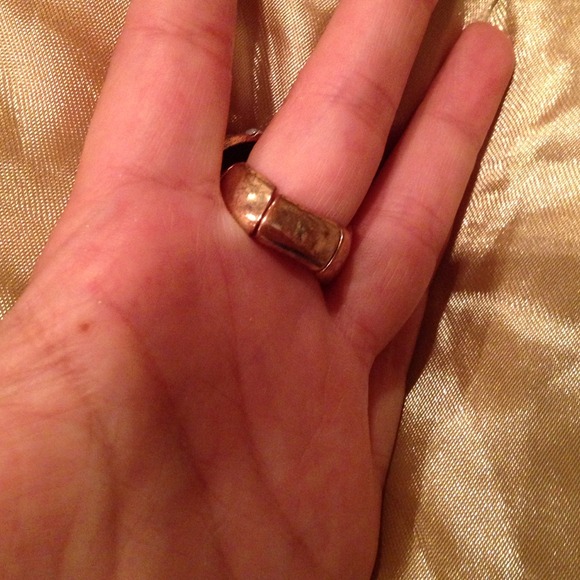 Gold Ring - Picture 3 of 4