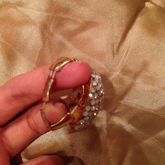 Gold Ring - Picture 4 of 4
