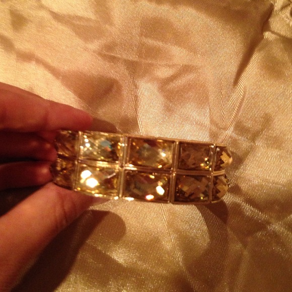 Gold stretchy bracelet