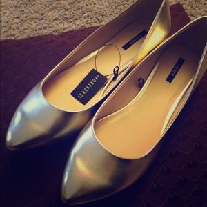 Brand new! Gold pointed-toe flats :)