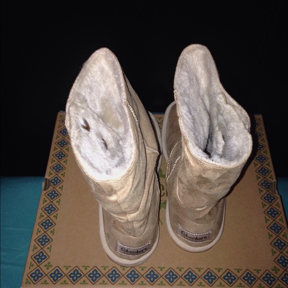 Sketchers ugg style boots! - Picture 3 of 3