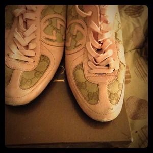 Women's gucci sneakers