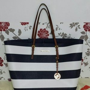 Michael Michael kors medium jet set travel tote