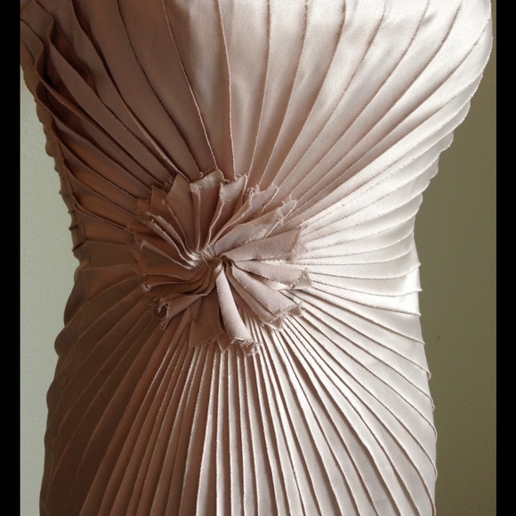 HOLD - Picture 2 of 4