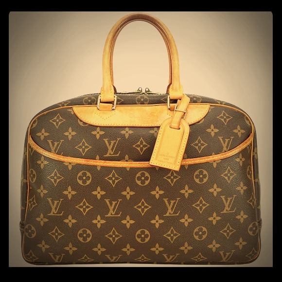 ❌SOLD❌Authentic Louis Vuitton Deauville