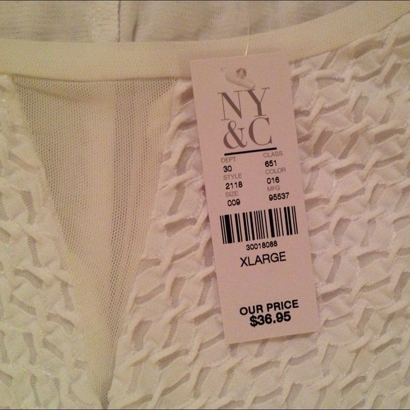❌SOLD❌ NY & Co. White Top - Picture 2 of 3