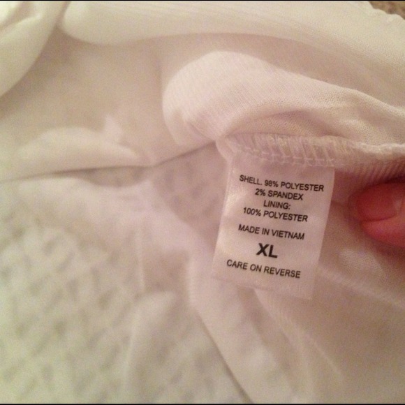 ❌SOLD❌ NY & Co. White Top - Picture 3 of 3