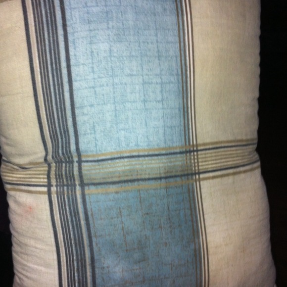 Couch pillows - Picture 2 of 2