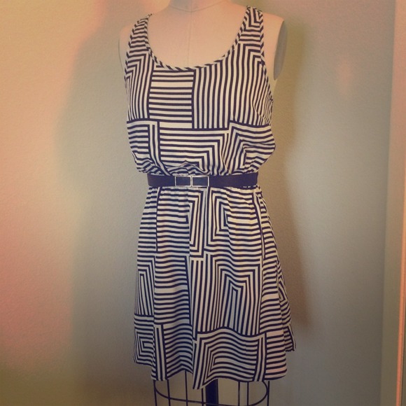 Black and White Geometric Print Dress