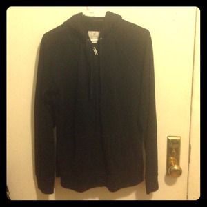 Plain black medium-weight zip-up hoodie