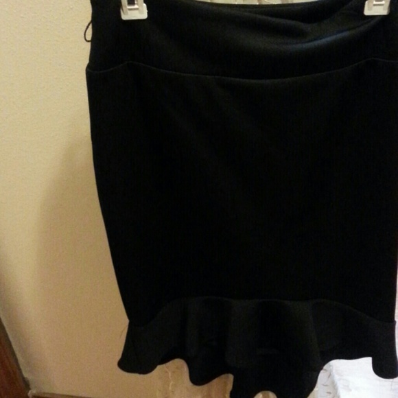 Black Kee length skirt