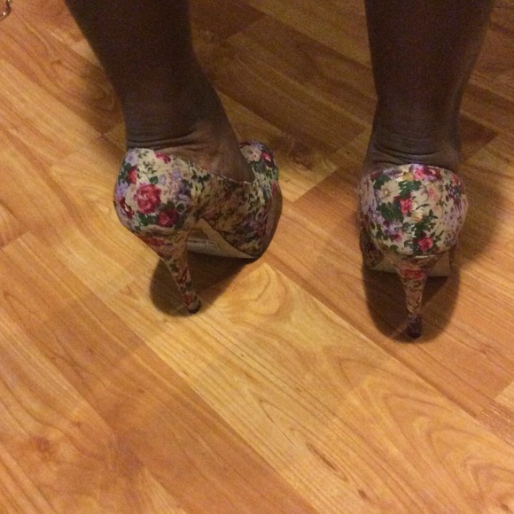 Floral pumps - Picture 2 of 4