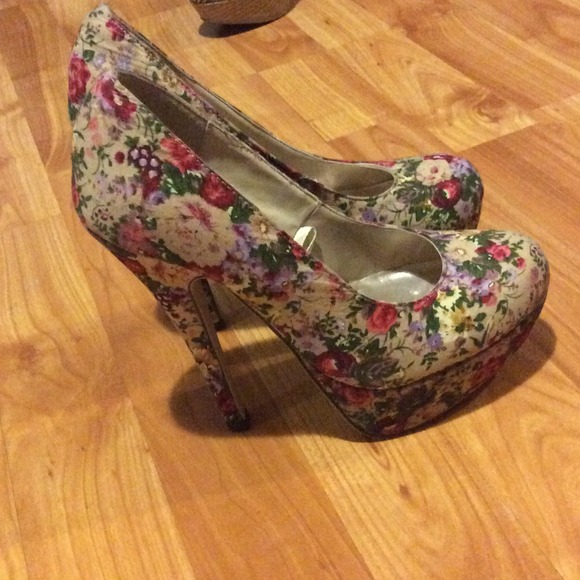 Floral pumps - Picture 3 of 4