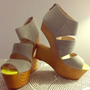 Closet Clearout Sale✨Dolce Vita Julia cutout wedge
