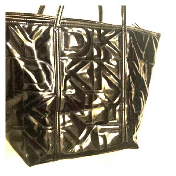Large DKNY Tote in VERY GOOD CONDITION !!