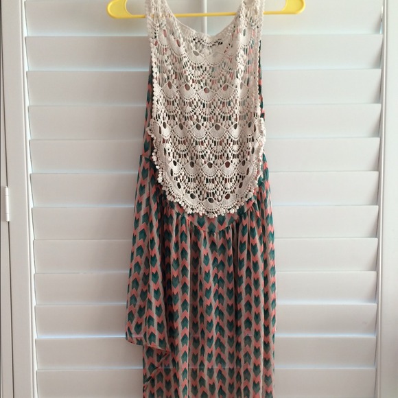 [5 for $25] High low printed crochet tunic top - Picture 2 of 3