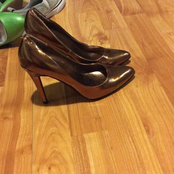 Bronze heels - Picture 2 of 2
