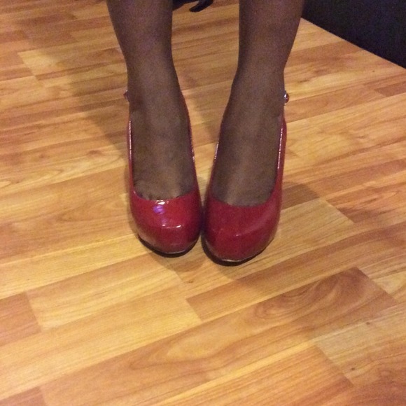 Red platform shoes - Picture 2 of 4