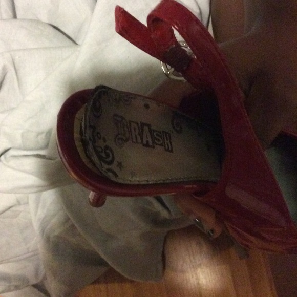 Red platform shoes - Picture 4 of 4