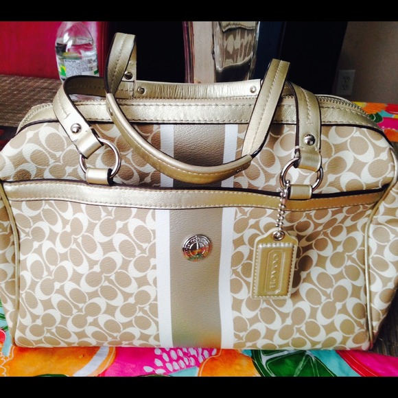 -SOLD- Authentic signature coach handbag