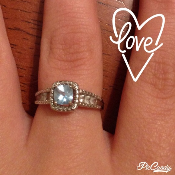 Blue Stoned Ring - Picture 1 of 2
