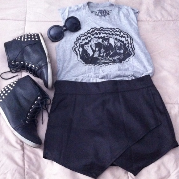 Black envelope skort