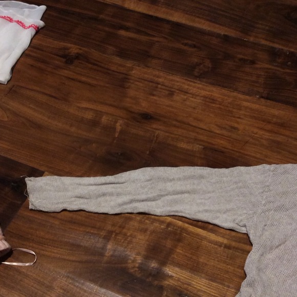 Long sleeve oatmeal colored sweater - Picture 2 of 2