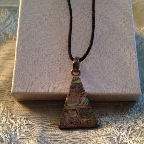 Jewelry - Triangle Albacore shell necklace