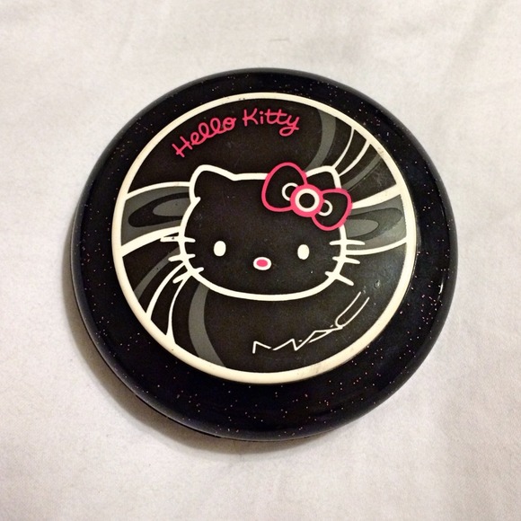 MAC Hello Kitty Beauty Powder Blush