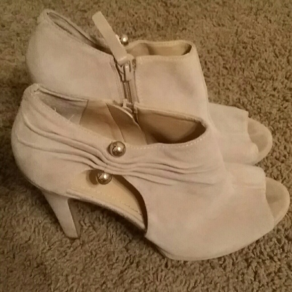nine west booties - Picture 1 of 4