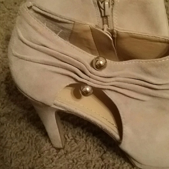 nine west booties - Picture 2 of 4