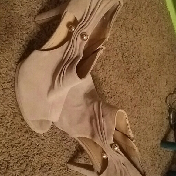 nine west booties - Picture 4 of 4