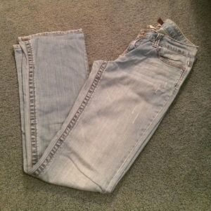 Aeropostale light wash jean! SIZE 9/10 LONG