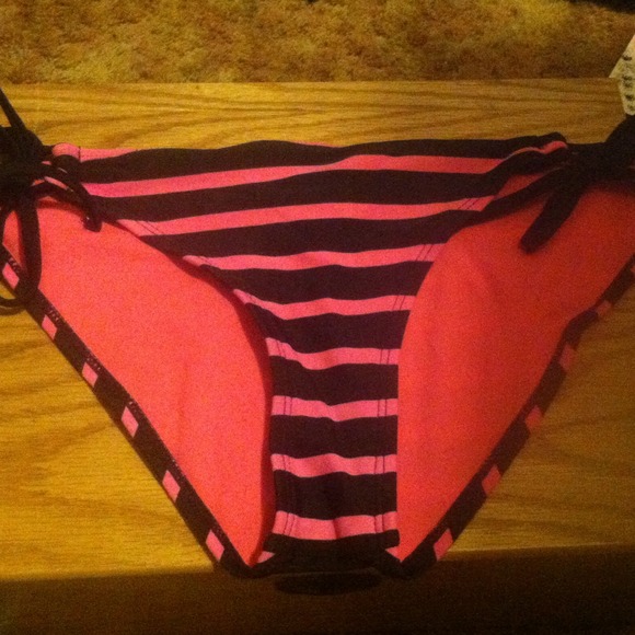 Aeropostale reversible top and matching bottoms - Picture 3 of 4