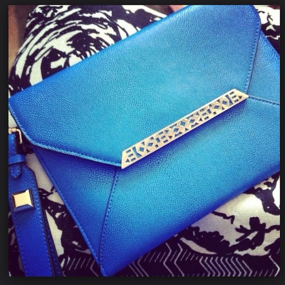 SOLD- Stella & Dot Avalon Clutch