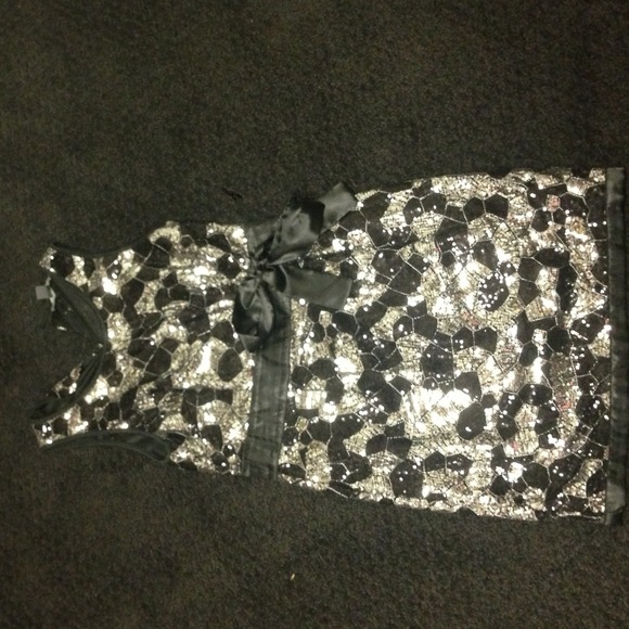 Black and silver sequins party dress