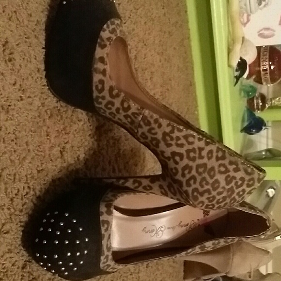 Studded cheetah - Picture 3 of 3