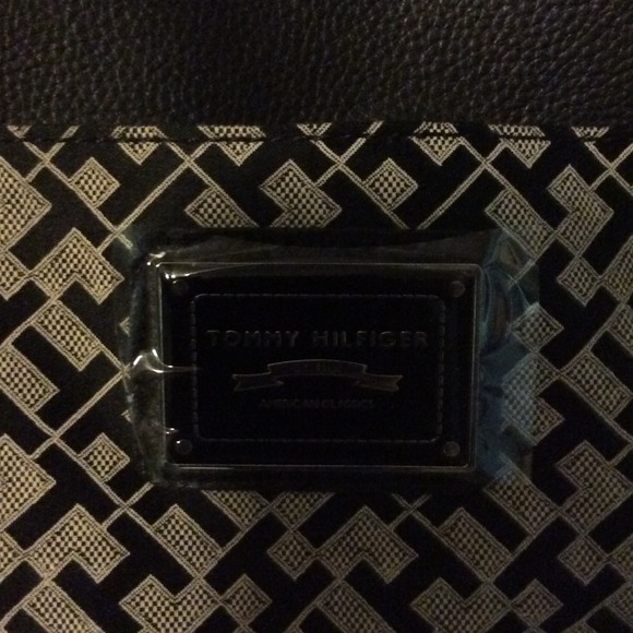 NWT TOMMY HILFIGER TOTE BAG - Picture 2 of 4