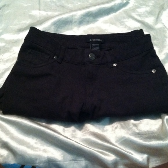 black/gray jeggings.